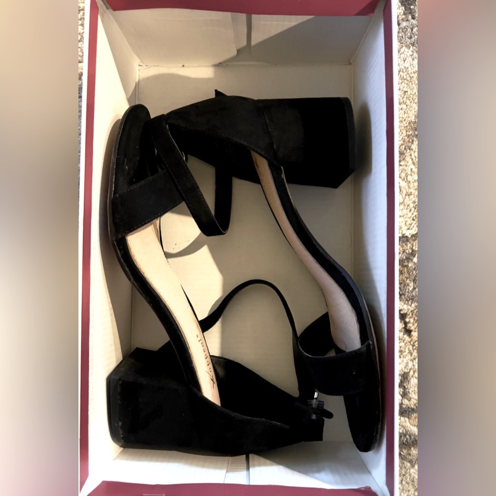 Size 8 black heels